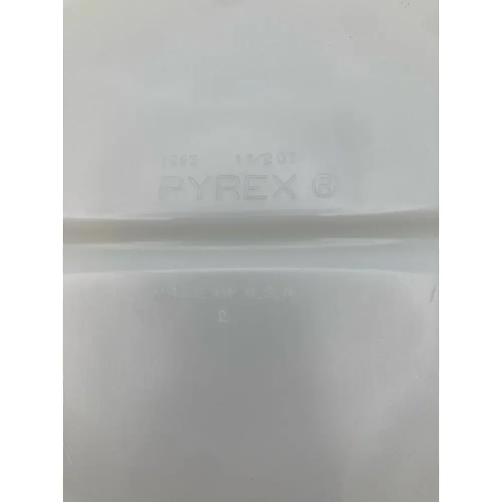 Vintage Pyrex Opal Milk Glass Oval Divided Baking Serving Dish 1.5 QT (1063)